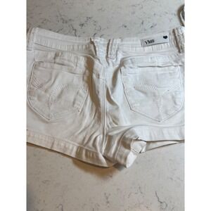 YMI Womens White Denim Shorts Size 7 Stretch Embroidered Back Pockets Casual
